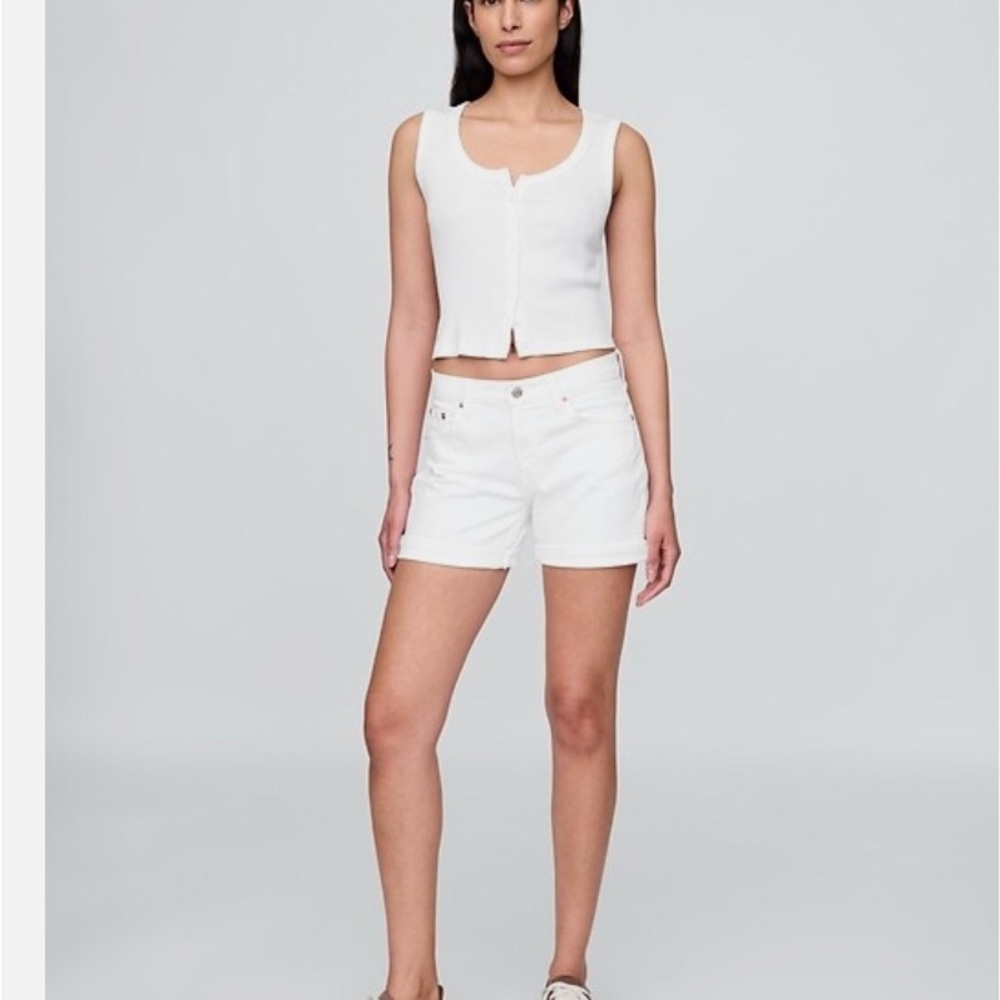 GAP 5in Mid-Rise Girlfriend Short. Size 26 (2 Regular)